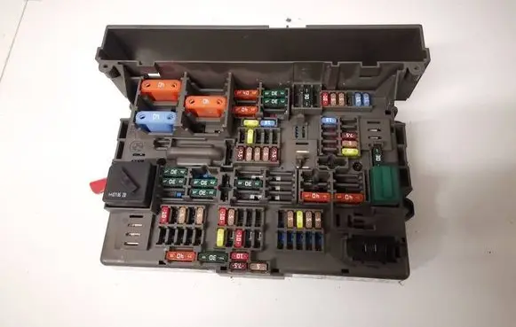 BMW 3 E90 E91 Fuse box set 911944702 9119447-02