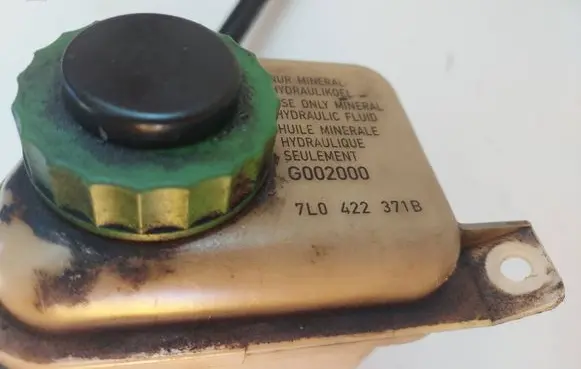 Porsche Cayenne (9PA) Power steering fluid tank/reservoir 7L0422371B