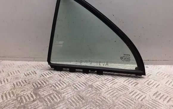 Toyota Avensis T250 Rear vent window glass 6812405050 6818905030