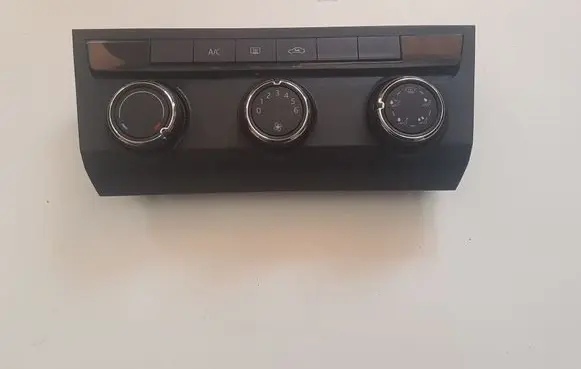 Skoda Superb B8 (3V) Air conditioner control unit module 3V0820047