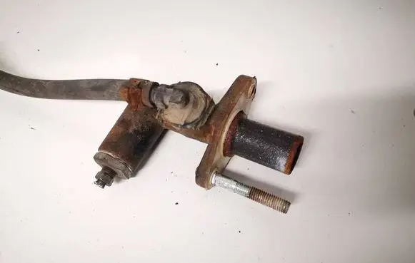 Mazda 626 Clutch master cylinder 