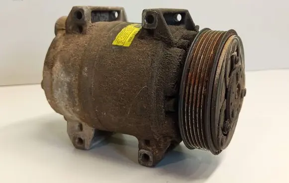 Volvo V70 Air conditioning (A/C) compressor (pump) 8708581