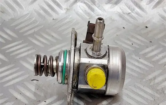 Volvo XC40 Fuel injection high pressure pump 31405318
