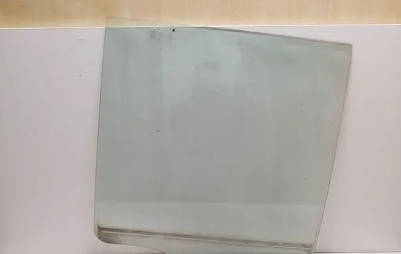 Mitsubishi Pajero Rear door window glass