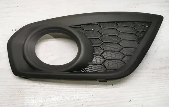 Volvo C30 Front bumper lower grill 31323409