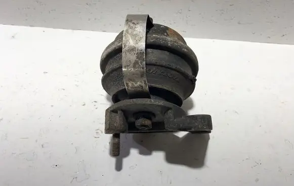 Volvo 940 Engine mount bracket 1328861