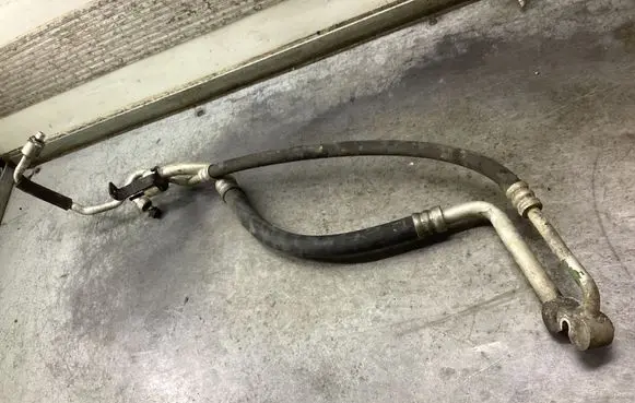 Air conditioning (A/C) pipe/hose