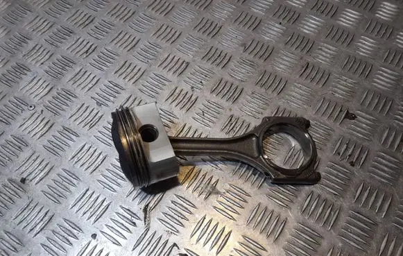 Audi A8 S8 D4 4H Piston 84P43