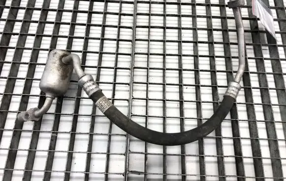 Toyota RAV 4 (XA40) Air conditioning (A/C) pipe/hose 