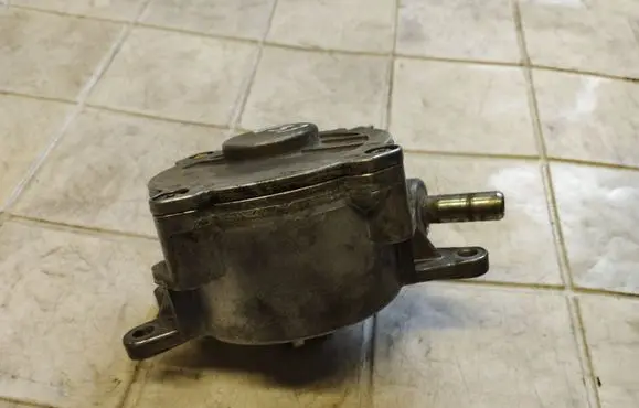 Mercedes-Benz S W221 Vacuum pump LA1231065
