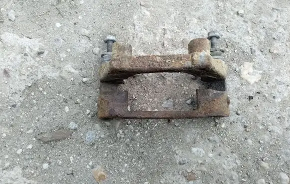 Ford Mondeo Mk III Brake caliper pad carrier rear 