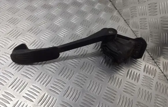 Volvo S80 Accelerator throttle pedal 30636004