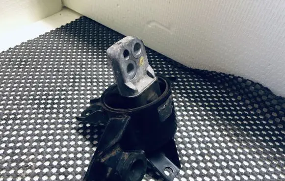KIA Ceed Engine mount bracket