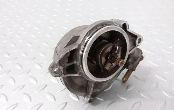 Audi A4 S4 B7 8E 8H Vacuum pump 057145100AF 059145100H