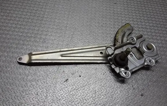 Rear door manual window regulator