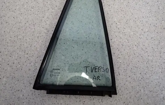 Toyota Verso Sliding door window/glass 