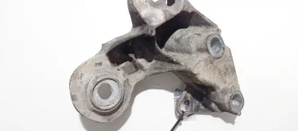 Volkswagen PASSAT B5 Engine mounting bracket 4b0199352