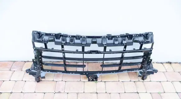Porsche Cayenne (9Y0 9Y3) Front bumper upper radiator grill 9Y0807883AA 9Y0807683
