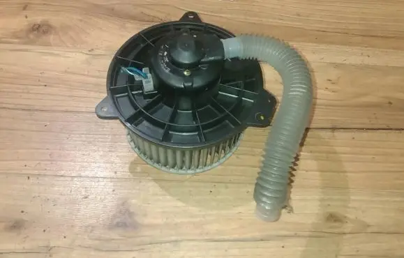 Mazda 323 F Heater fan/blower 8940000