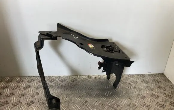 Mercedes-Benz E W211 Headlight/headlamp mounting bracket