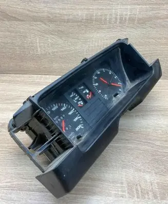 Audi 80 90 B2 Speedometer (instrument cluster) 81117434 88471066 LHD