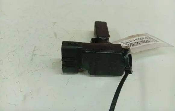 Toyota Corolla E120 E130 Mass air flow meter 2220427010