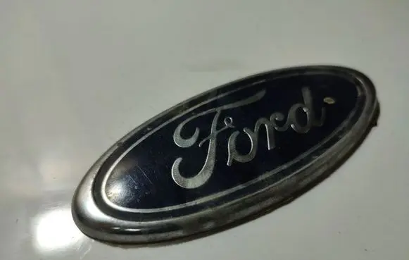Manufacturer badge logo/emblem