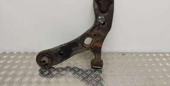 Toyota Avensis T270 Front lower control arm/wishbone