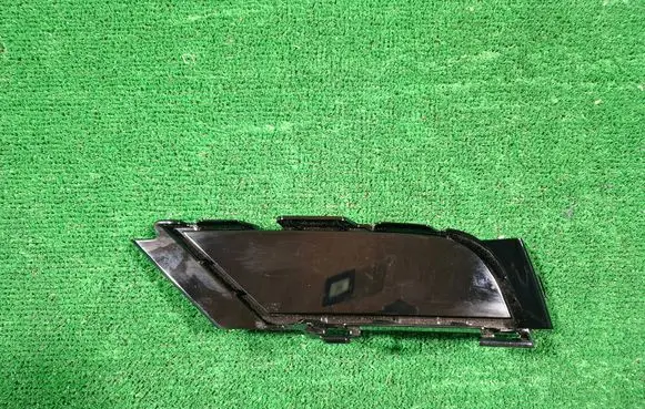 Volkswagen Tiguan Front bumper lower grill 5NA853949B