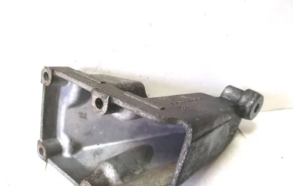 Mercedes-Benz E W211 Engine mounting bracket A6132230404