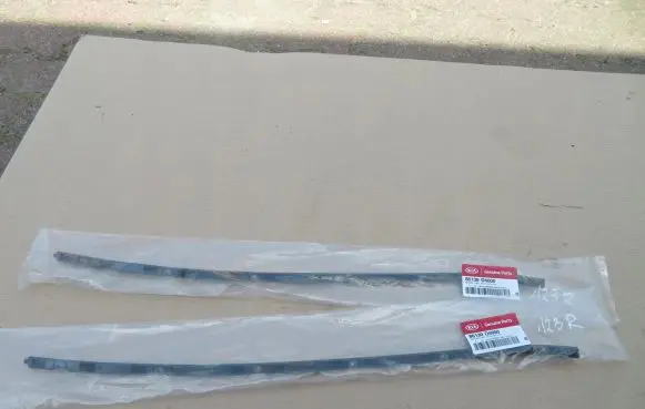 KIA Optima Windshield trim 86139D4000