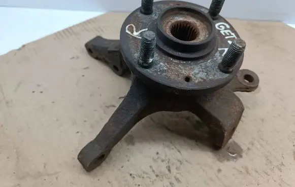 Hyundai Getz Front wheel hub spindle knuckle