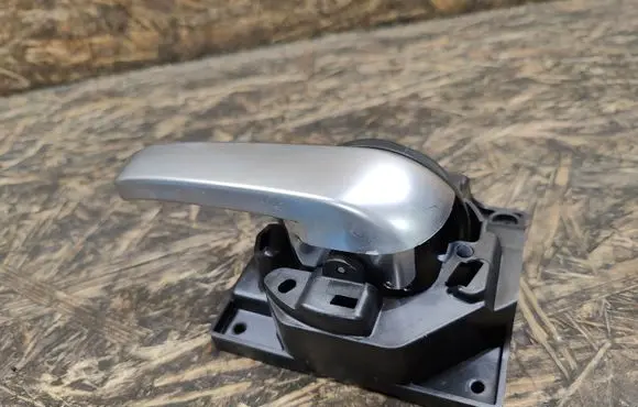 Fiat 500X Front door interior handle