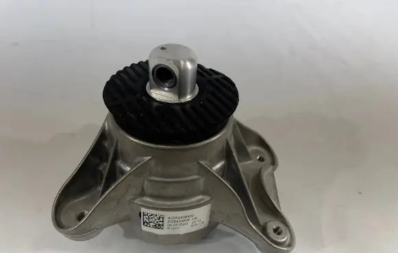 Mercedes-Benz C AMG W205 Engine mount bracket A2052409400