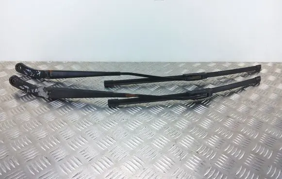 Front wiper blade arm