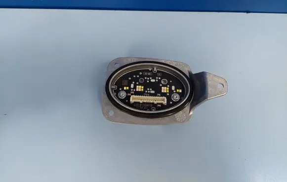 Volvo XC40 Headlight ballast module Xenon MDE916787 90122310