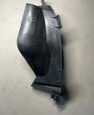 Mercedes-Benz CLS C218 AMG Front bumper mounting bracket A2318850063