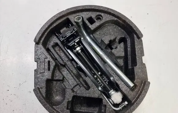 Skoda Octavia Mk2 (1Z) Tool set 1Z0012115B