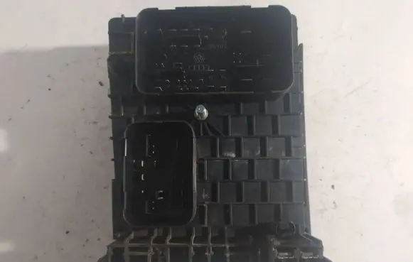 Skoda Octavia Mk2 (1Z) Fuse module 1K0937124K