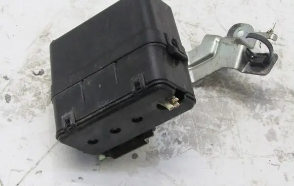Nissan X-Trail T32 Relay mounting block OEM