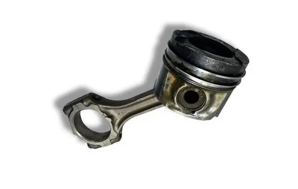 Toyota Avensis T270 Piston with connecting rod 1adftv