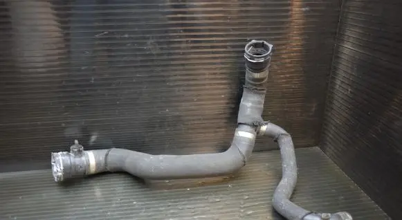 Audi A6 S6 C6 4F Engine coolant pipe/hose