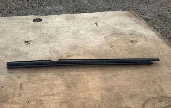 Opel Vivaro Rubber seal front coupe door window 