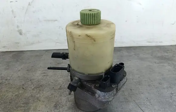 Volkswagen Polo IV 9N3 Power steering pump 6Q0423371TRW