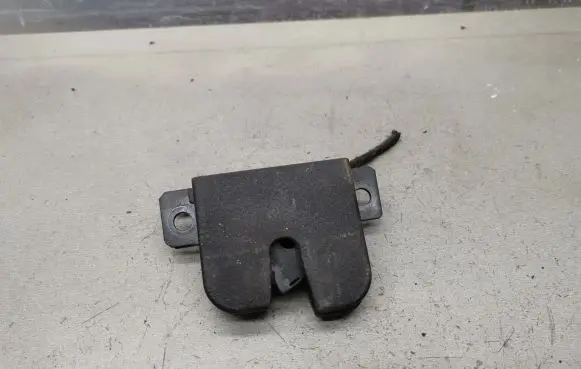 Seat Toledo II (1M) Tailgate/trunk/boot lock/catch/latch 3B9827505C