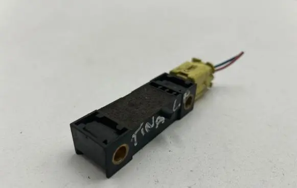 Nissan Almera Tino Airbag deployment crash/impact sensor 98831BU200 0285002068