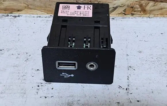 Nissan X-Trail T32 USB socket connector 284H37FH0A 0J2711154C