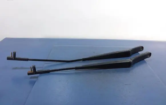 Skoda Octavia Mk2 (1Z) Front wiper blade arm