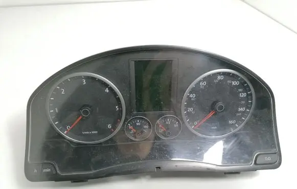 Volkswagen Tiguan Speedometer (instrument cluster) 5N0920970D