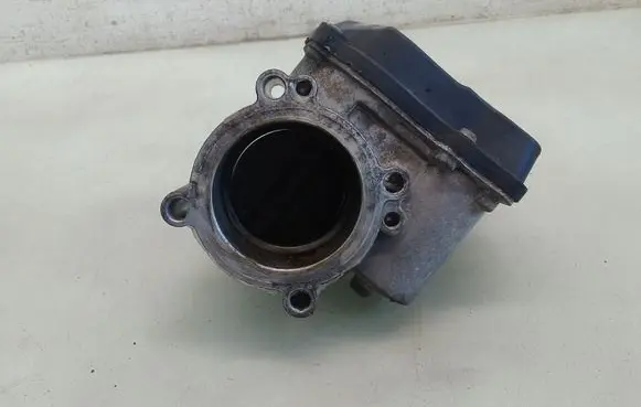 Volkswagen Golf Plus Throttle valve 03C133062C